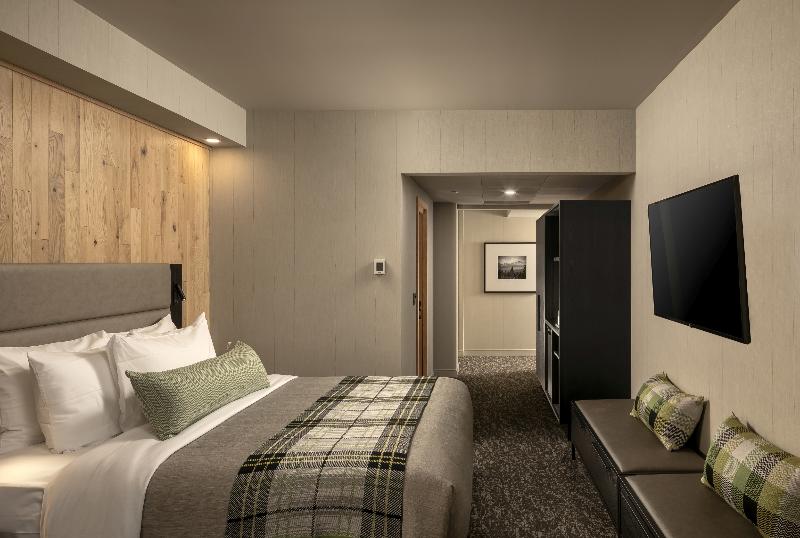 חדר סטנדרט עם מיטת קינג, Peaks Hotel And Suites