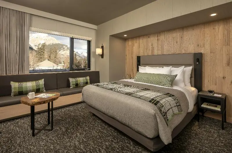 キングサイズベッドのスタンダードルーム, Peaks Hotel And Suites