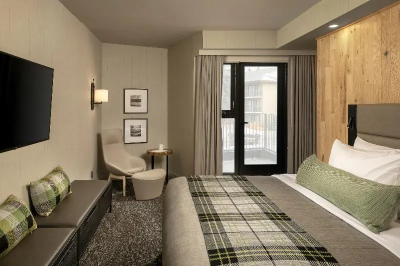 キングサイズベッドのスタンダードルーム, Peaks Hotel And Suites
