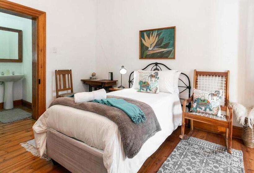 اتاق استاندارد یک نفره, Ravenscliff Manor