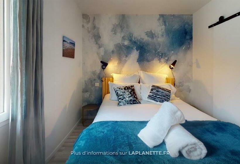 غرفة قياسية مطلّة علي حمام السباحة, La Planette