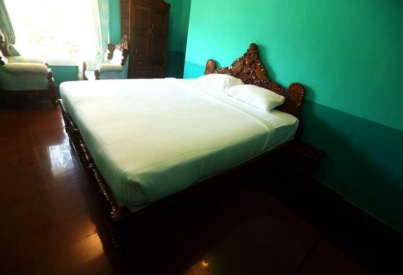 חדר דחוקס עם מיטת קינג, Hillfort Hotels & Resorts Yelagiri