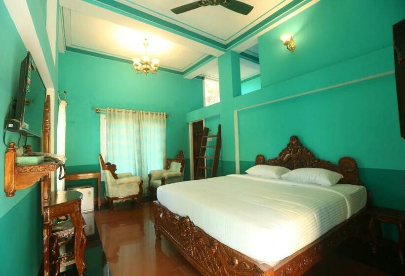 חדר דחוקס עם מיטת קינג, Hillfort Hotels & Resorts Yelagiri