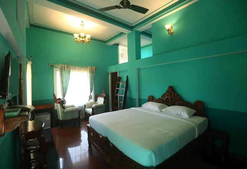 חדר דחוקס עם מיטת קינג, Hillfort Hotels & Resorts Yelagiri