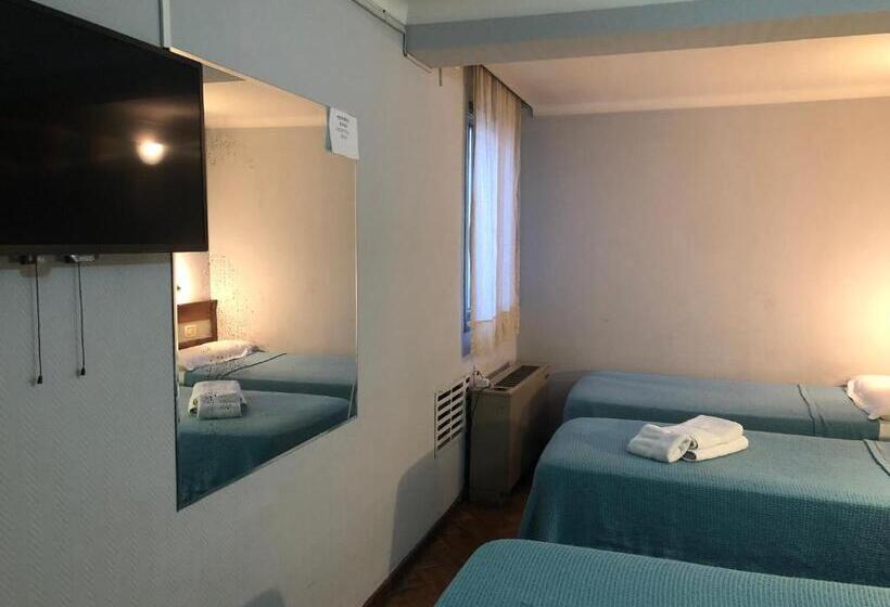 חדר סטנדרט לשלושה, Palace Hotel Mendoza