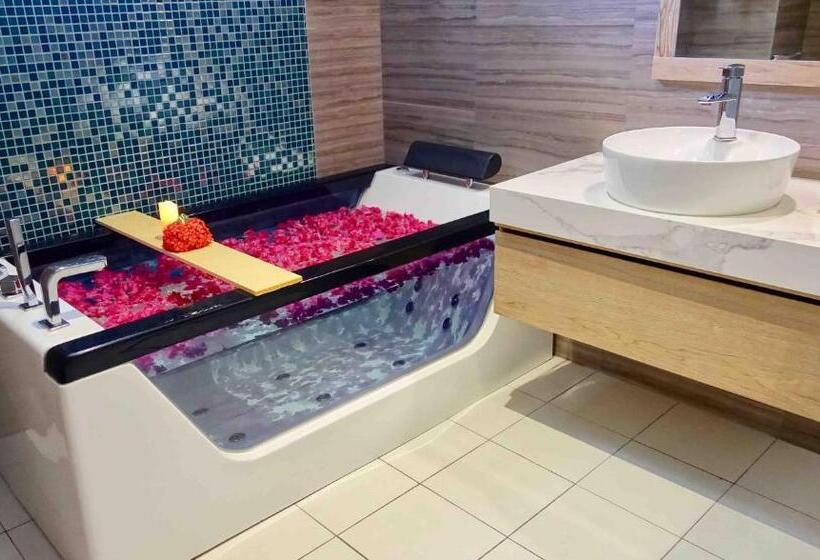 اتاق لوکس با تخت بزرگ, Zero Degree Residence