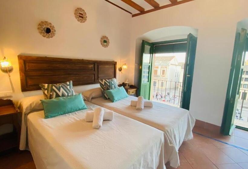 اتاق استاندارد سه تخته با بالکن, Hostel Plaza Mayor Corredera