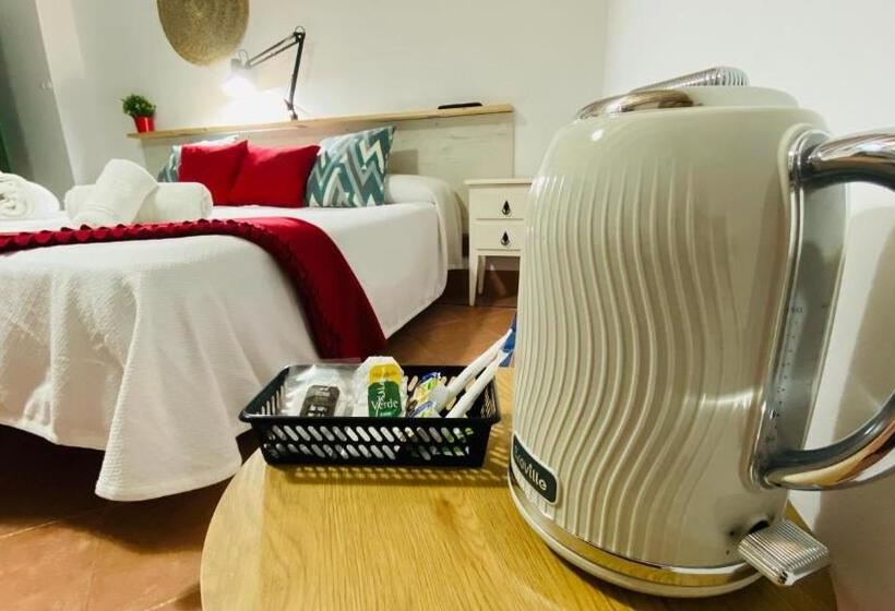 اتاق استاندارد سه تخته با بالکن, Hostel Plaza Mayor Corredera