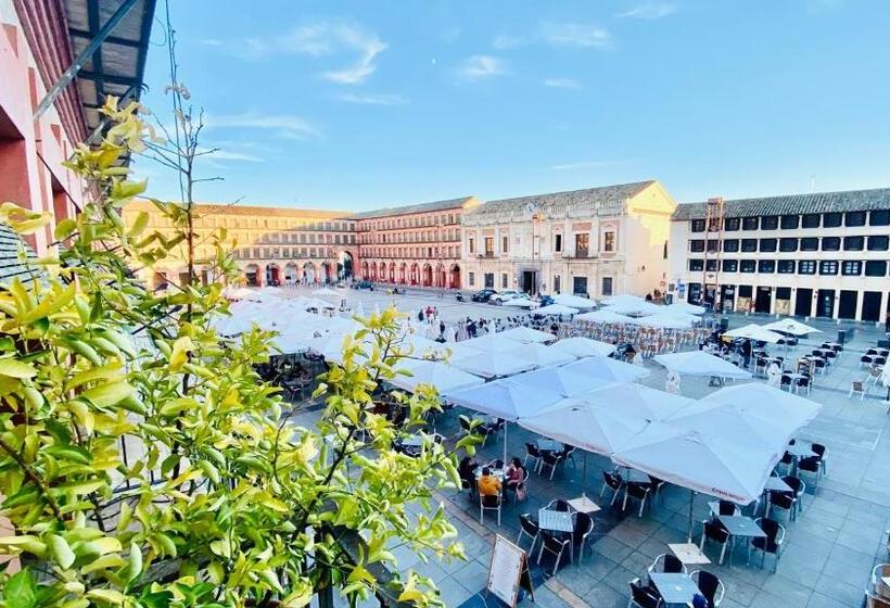 اتاق استاندارد چهارنفره با بالکن, Hostel Plaza Mayor Corredera
