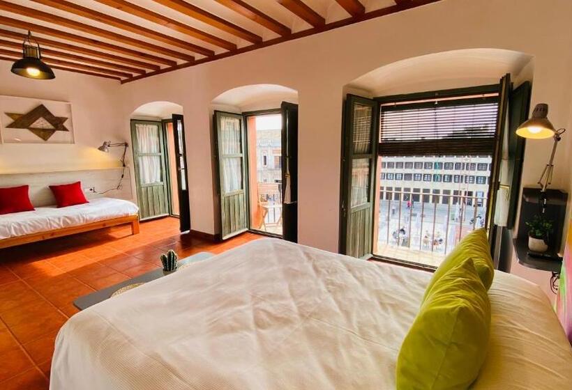 اتاق استاندارد چهارنفره با بالکن, Hostel Plaza Mayor Corredera