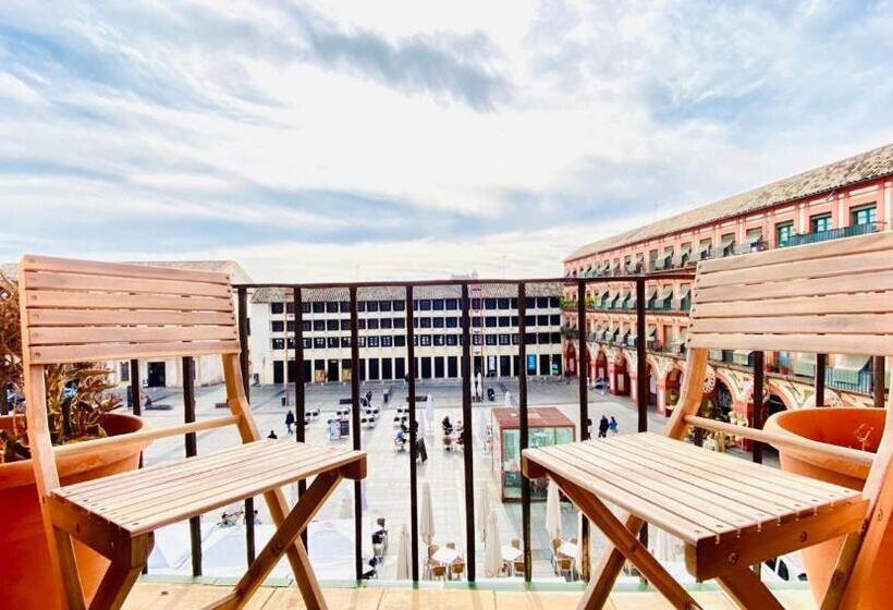 اتاق استاندارد چهارنفره با بالکن, Hostel Plaza Mayor Corredera