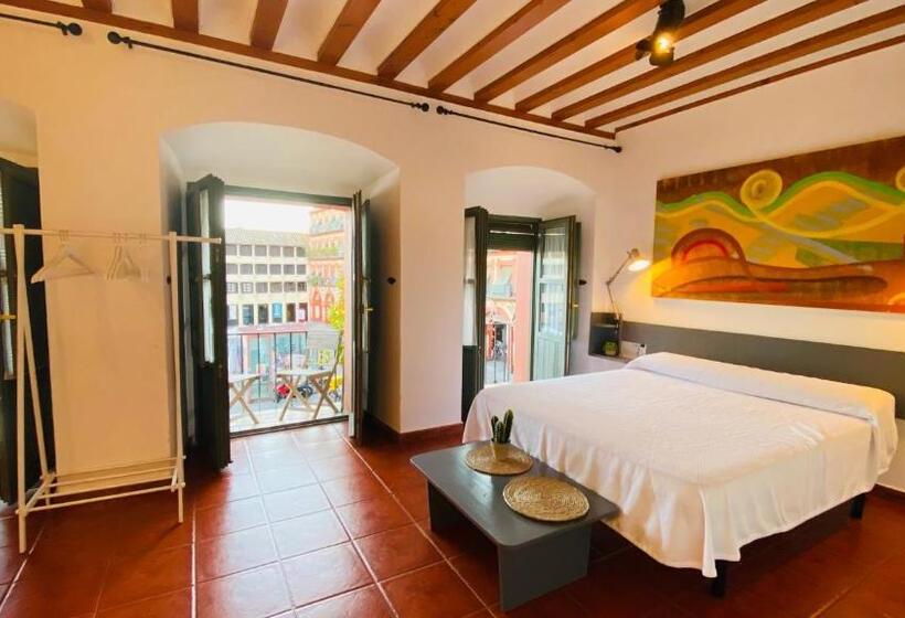اتاق استاندارد چهارنفره با بالکن, Hostel Plaza Mayor Corredera