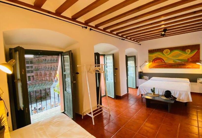 اتاق استاندارد چهارنفره با بالکن, Hostel Plaza Mayor Corredera