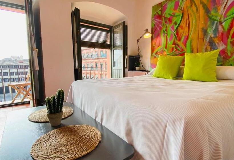 اتاق استاندارد چهارنفره با بالکن, Hostel Plaza Mayor Corredera