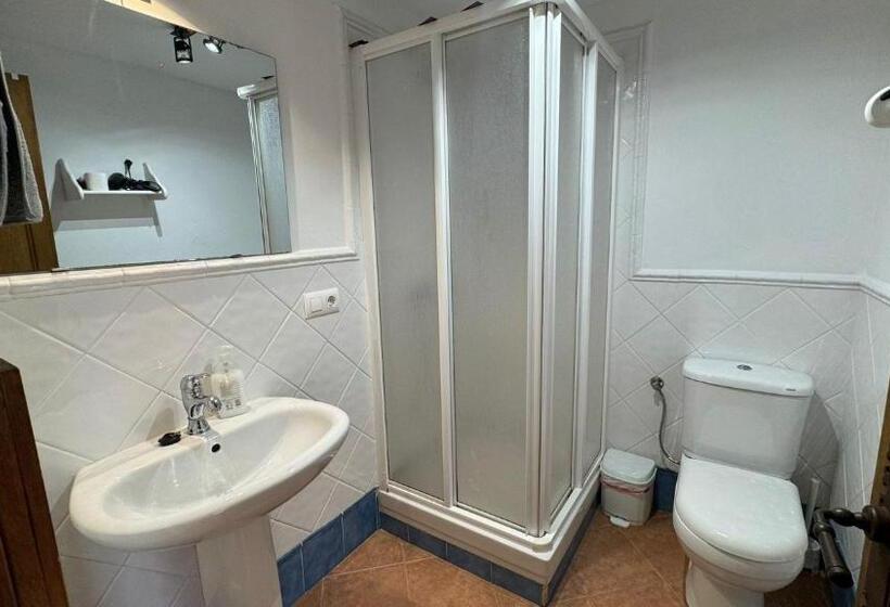 اتاق استاندارد سه تخته با بالکن, Hostel Plaza Mayor Corredera