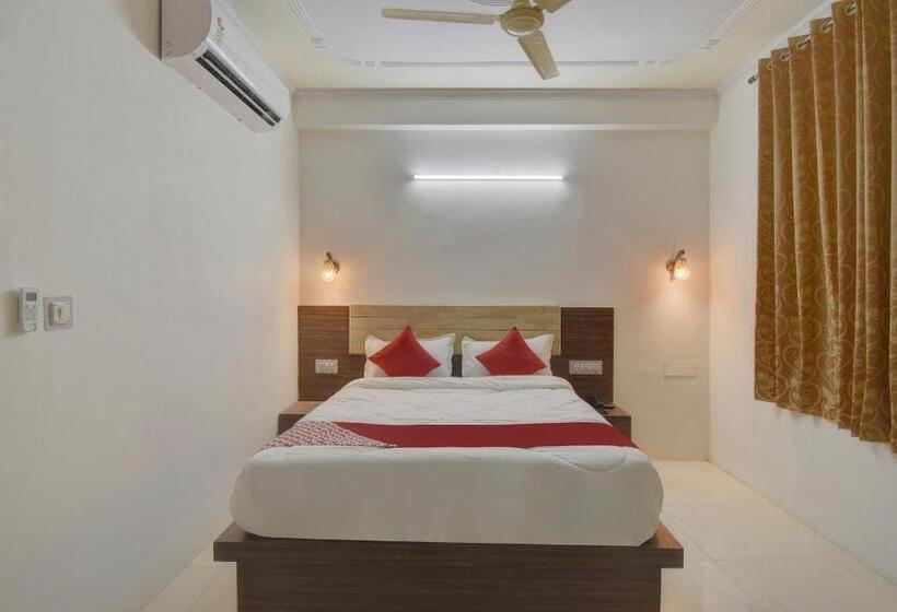 トリプルクラシックルーム, O Atithey