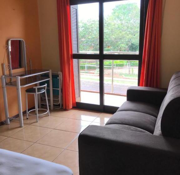 غرفة قياسية رباعية, Barichello