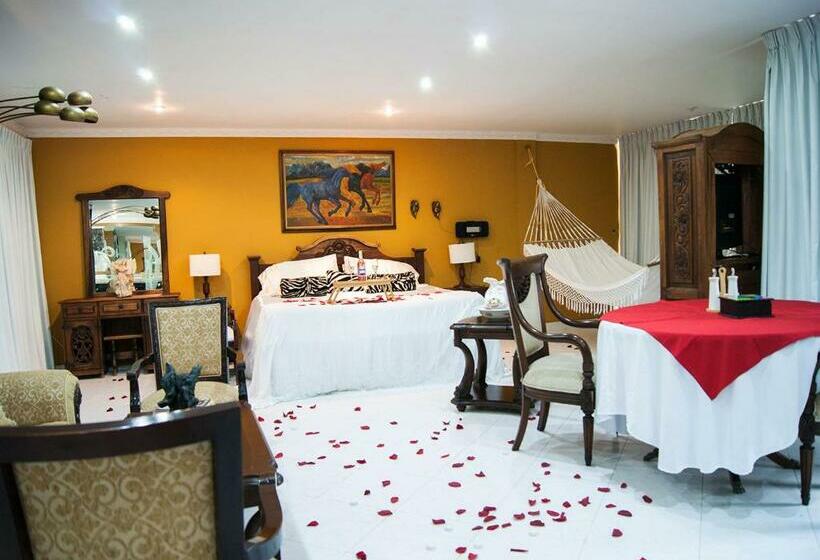 سوییت با چشم‌انداز استخر, Eco Hotel Villa Martha