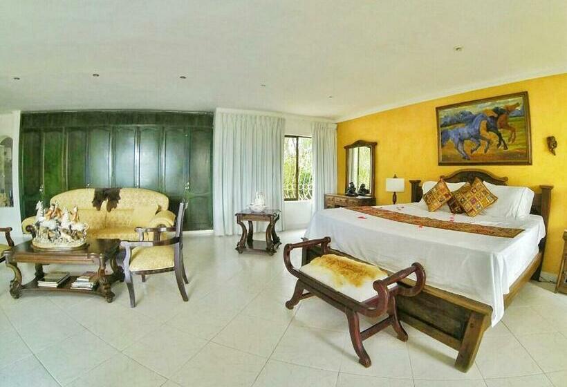 سوییت با چشم‌انداز استخر, Eco Hotel Villa Martha