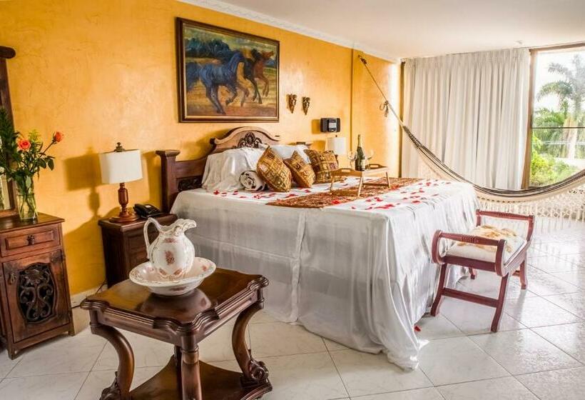 سوییت با چشم‌انداز استخر, Eco Hotel Villa Martha