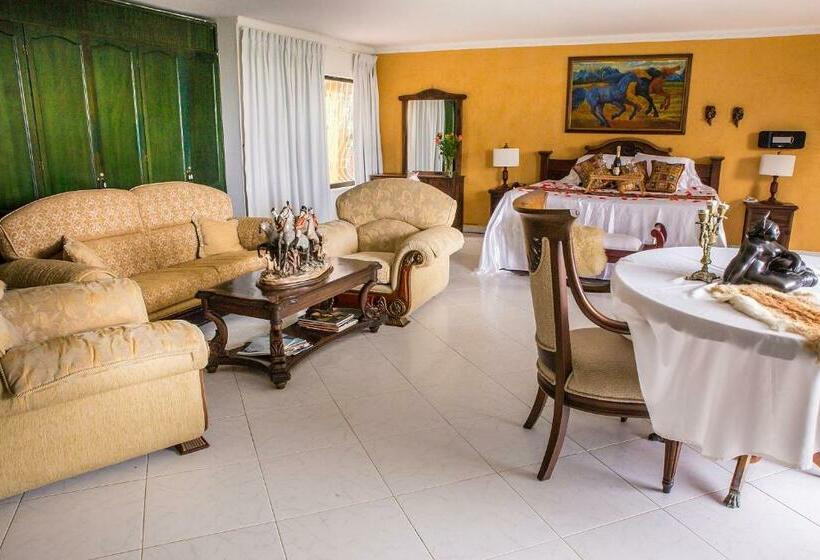 سوییت با چشم‌انداز استخر, Eco Hotel Villa Martha