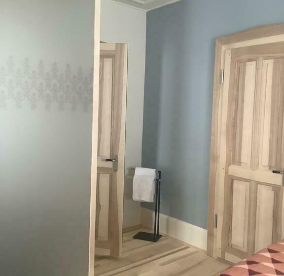 חדר סטנדרט, Erica