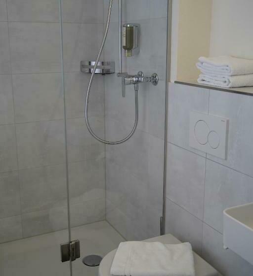 חדר סטנדרט, Erica