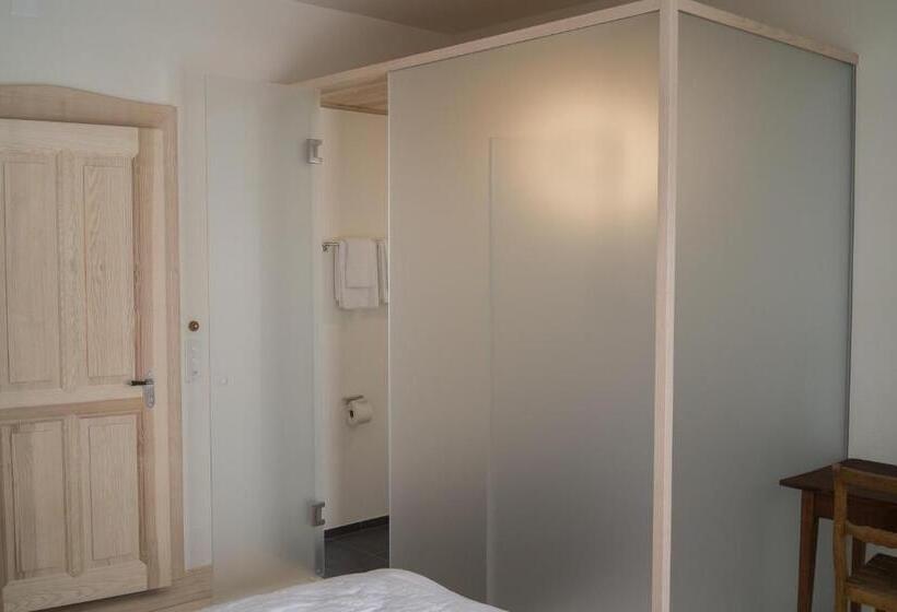 חדר סטנדרט, Erica