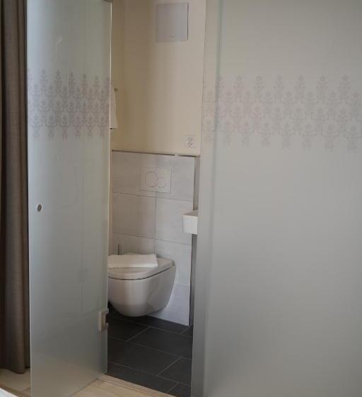 חדר סטנדרט יחיד, Erica