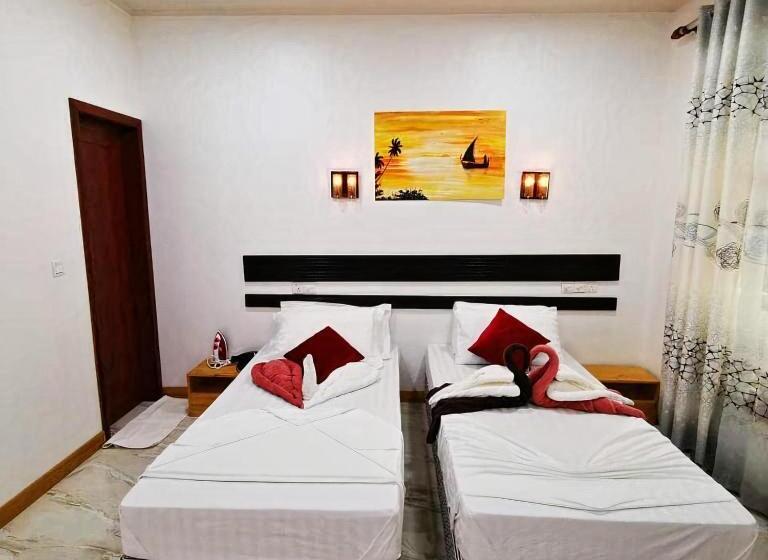 اتاق لوکس, Summer Sky Thoddoo