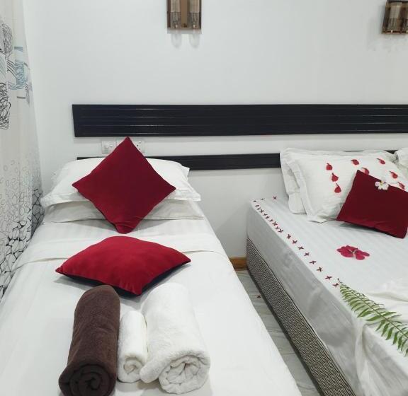 اتاق لوکس, Summer Sky Thoddoo