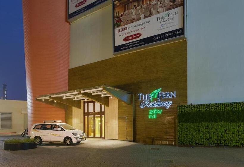 Номер Deluxe, The Fern Residency Galaxy Mall