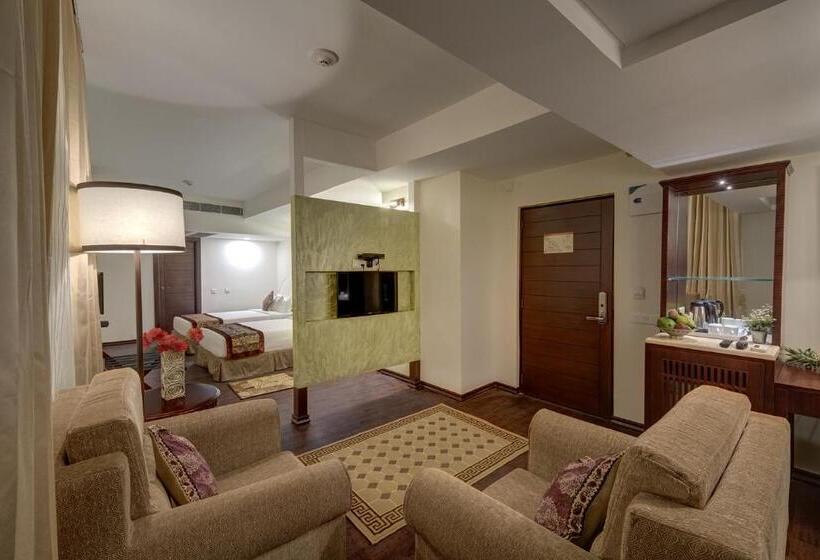 סוויטה, The Fern Residency Galaxy Mall