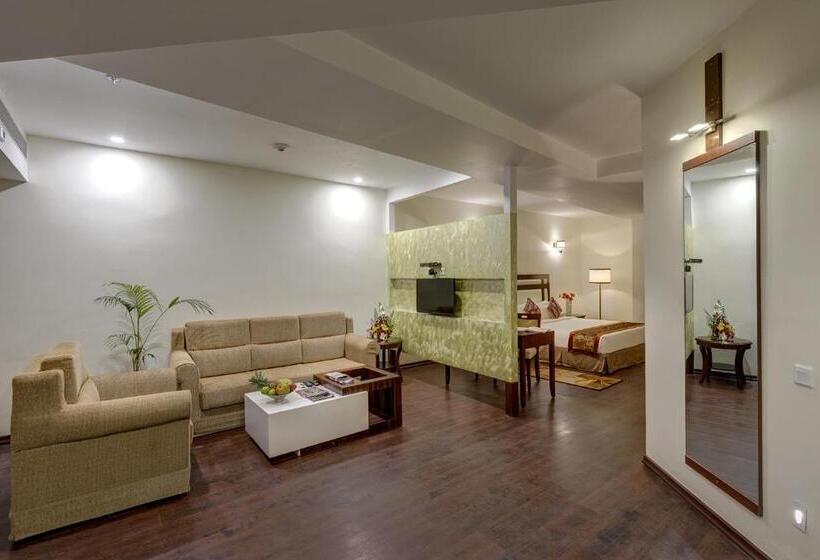 סוויטה, The Fern Residency Galaxy Mall