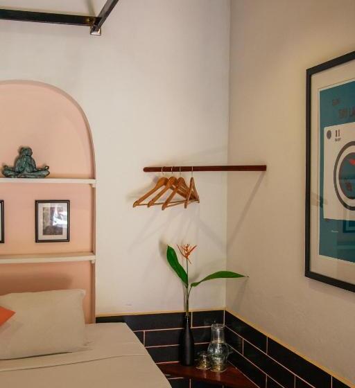 标准间, Dots Bay House