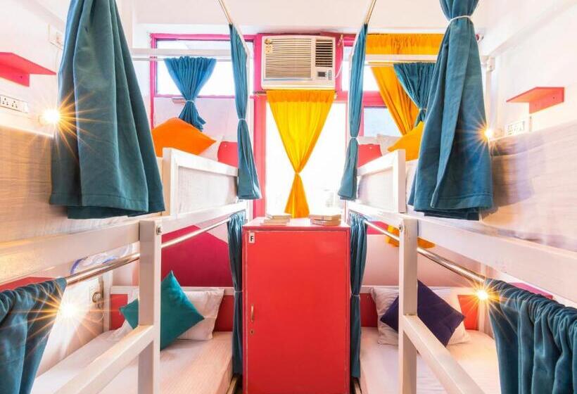 Säng i Delat Rum, Gostops Rishikesh, Tapovan