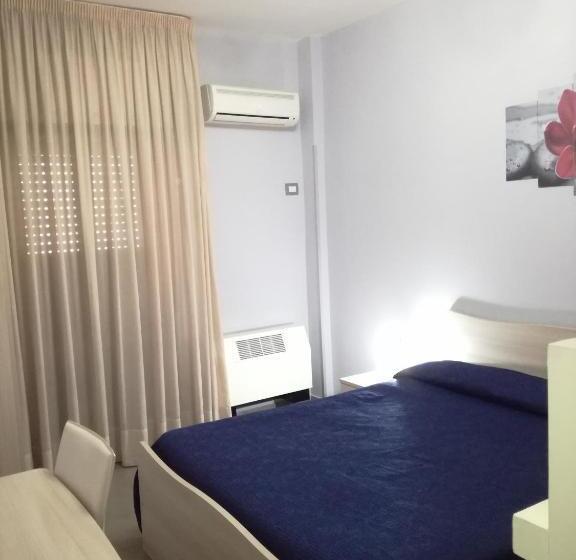 اتاق استاندارد چهارنفره با بالکن, Albergo Primavera