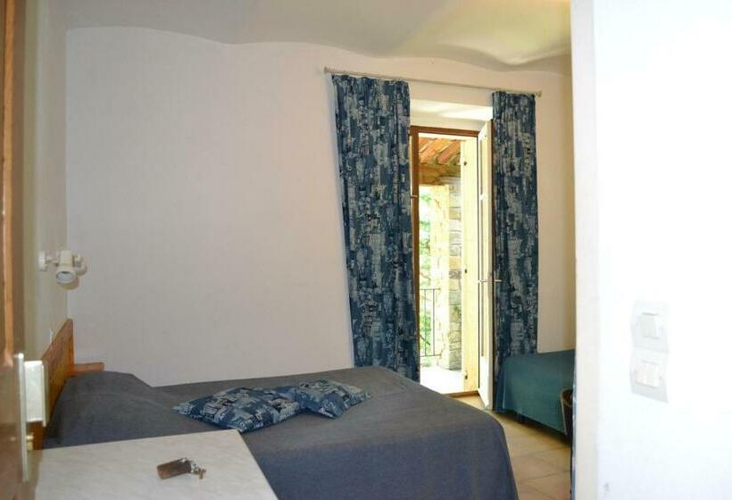 Номер Стандарт Трехместный, Auberge Les Sibourgs