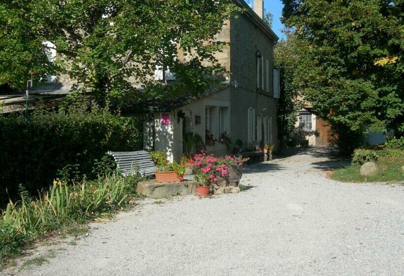 Номер Стандарт с Террасой, Auberge Les Sibourgs