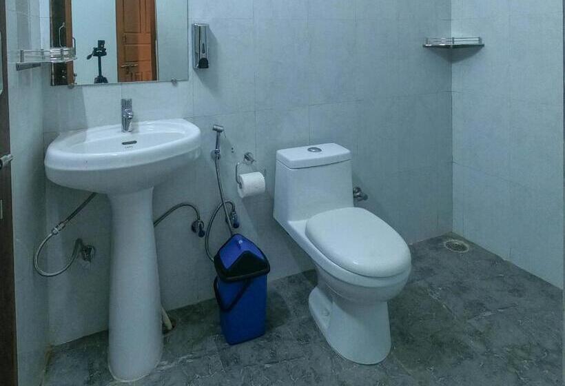 Quarto Deluxe, Live Free Hostel Varanasi