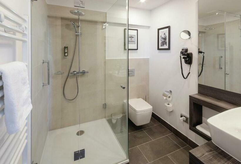 استودیوی استاندارد, Airporthotel Berlin Adlershof