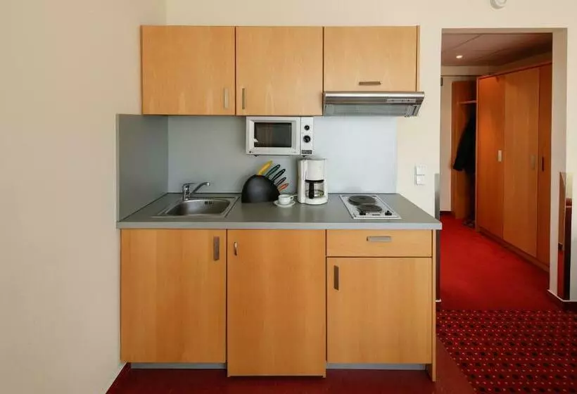 1 Schlafzimmer Basis Apartment, Airporthotel Berlin Adlershof