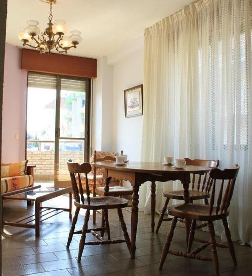 带2个卧室的公寓, Alfar