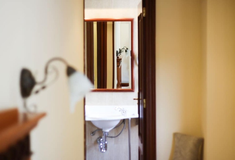 غرفة قياسية, Ciutat Jardi