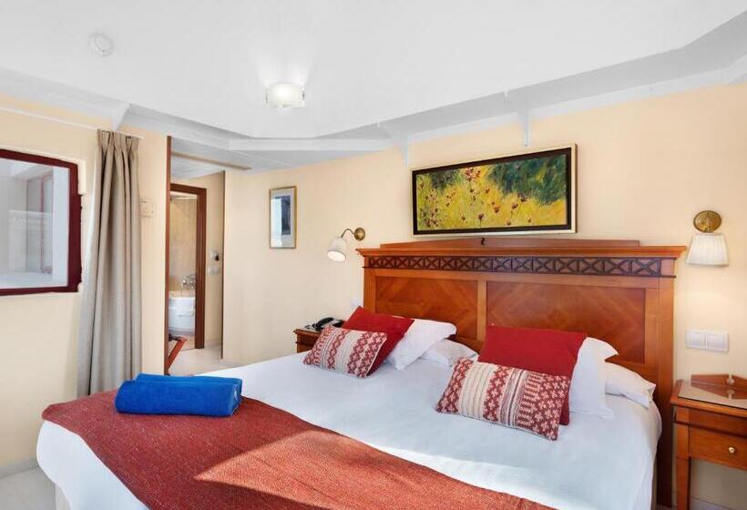 غرفة قياسية مطلّة علي البحر مزوَّدة بشُرفة, Ciutat Jardi