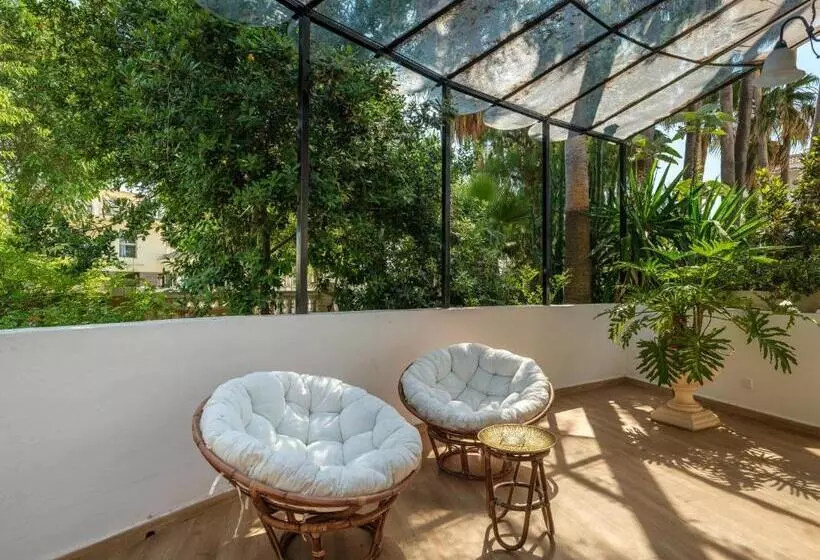 اتاق لوکس, Ciutat Jardi