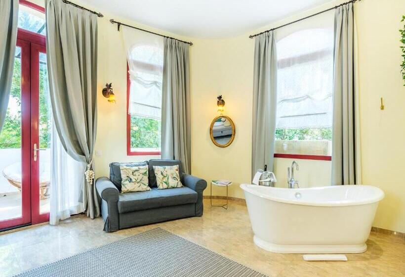 غرفة ديلوكس, Ciutat Jardi