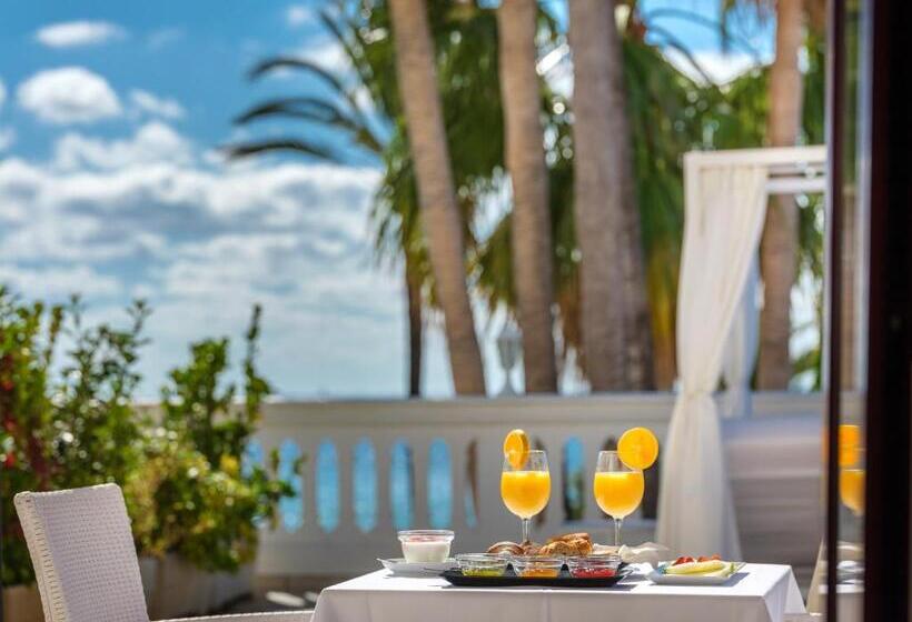 غرفة قياسية مطلّة علي البحر مزوَّدة بتراس, Ciutat Jardi