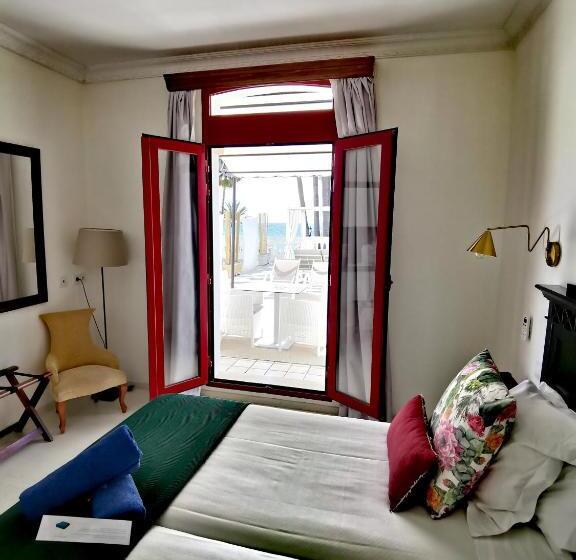 غرفة قياسية مطلّة علي البحر مزوَّدة بتراس, Ciutat Jardi