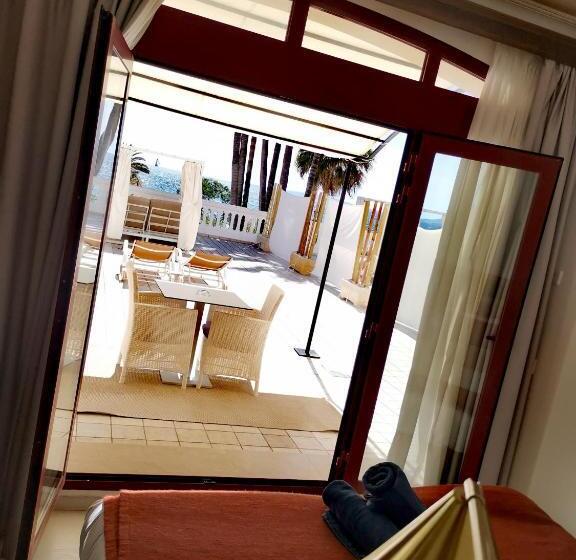 غرفة قياسية مطلّة علي البحر مزوَّدة بتراس, Ciutat Jardi